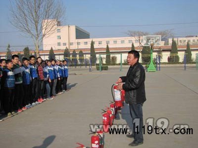 高平消防演練進(jìn)校園 提前預(yù)熱119消防日